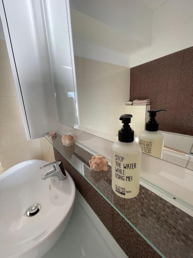 Apartman First Row To The Sea