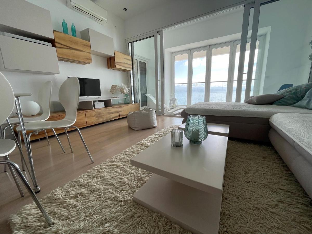 First Row To The Sea Apartman