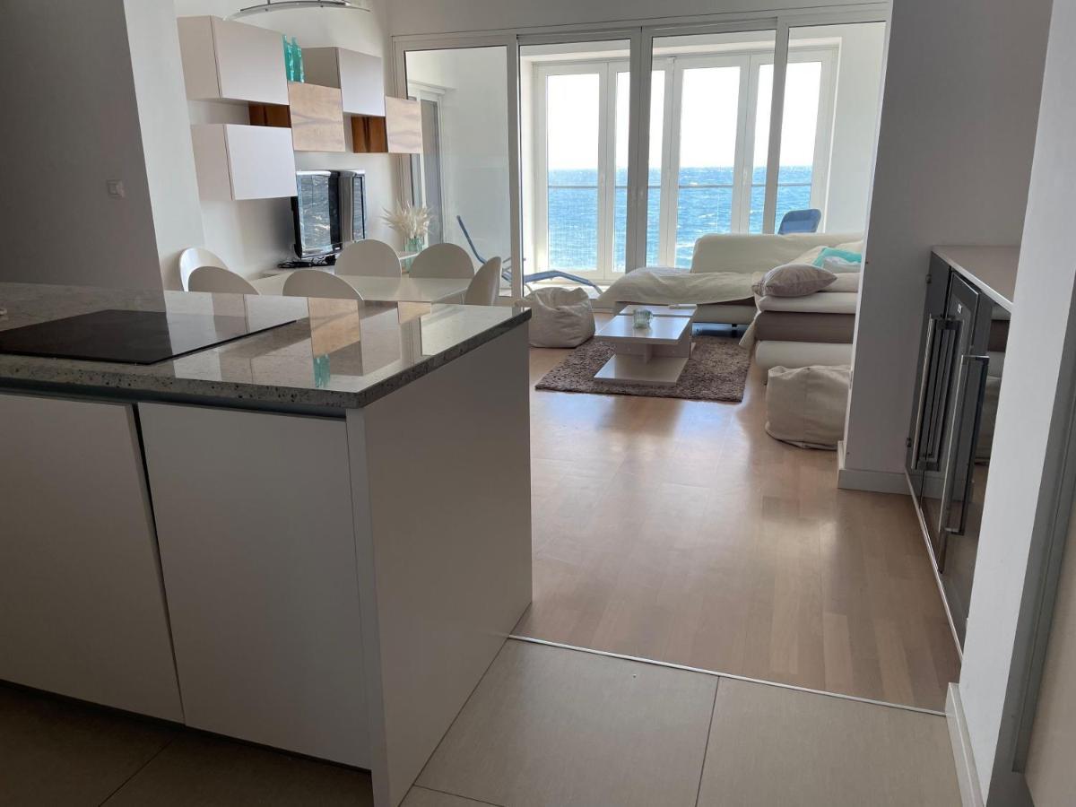 First Row To The Sea Apartment