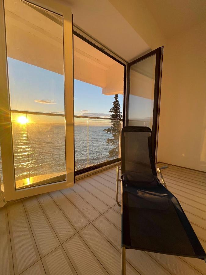 First Row To The Sea Apartman *