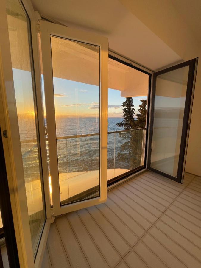 Apartman First Row To The Sea *