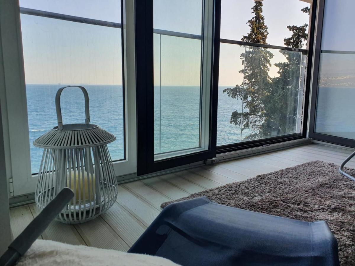 First Row To The Sea *
