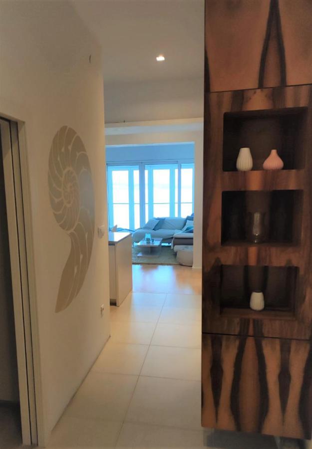 First Row To The Sea Apartment