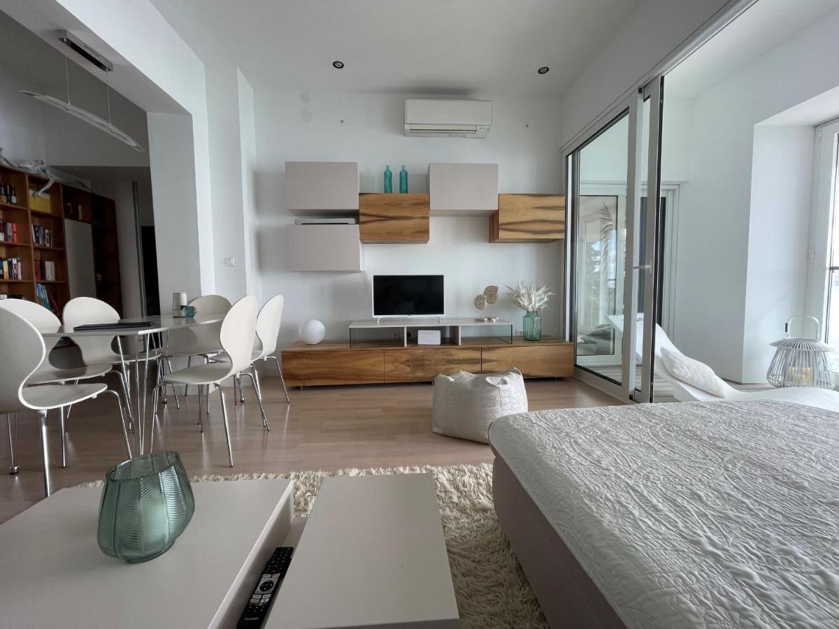 Apartment First Row To The Sea Opatija