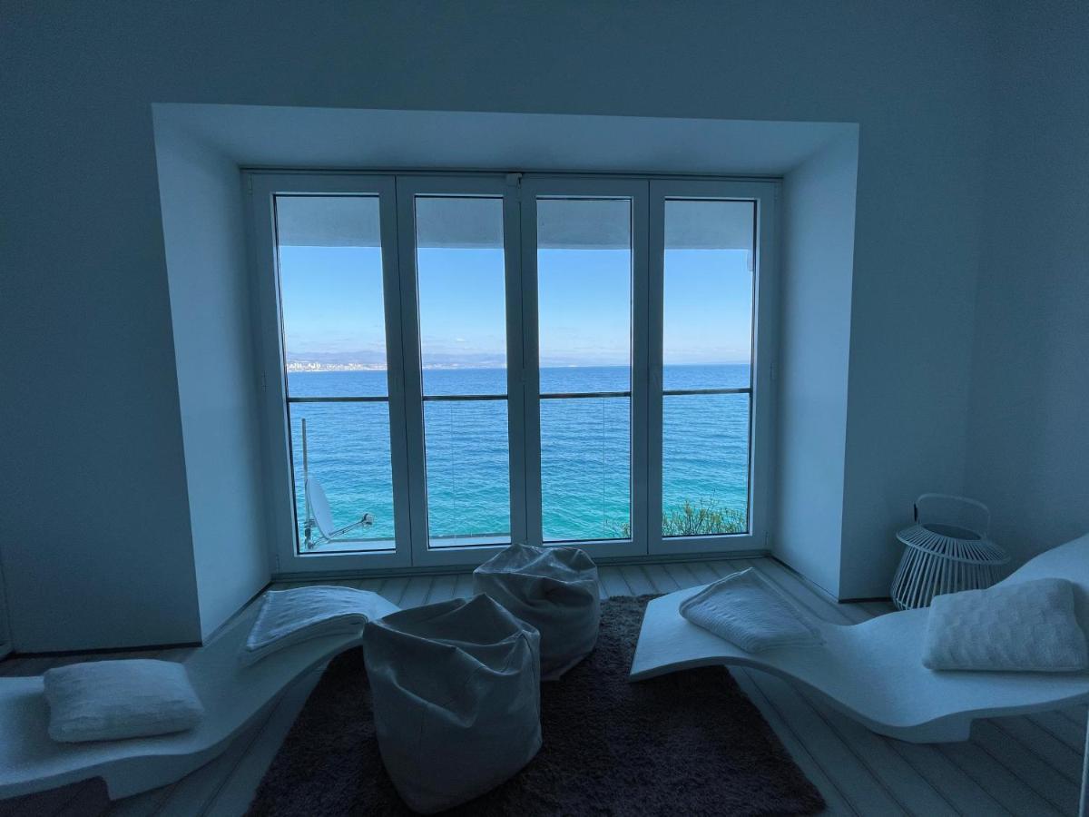 Apartment First Row To The Sea